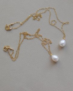 S říční perlou, náhrdelník