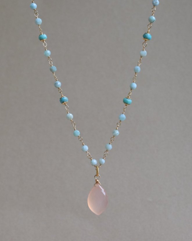 V elementu něhy...růžový chalcedon, larimar, tyrkys, náhrdelník