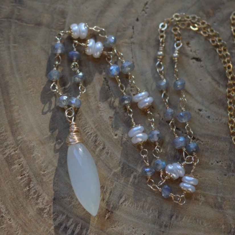 Luna bílý měsíční kámen, labradorit, perly náhrdelník