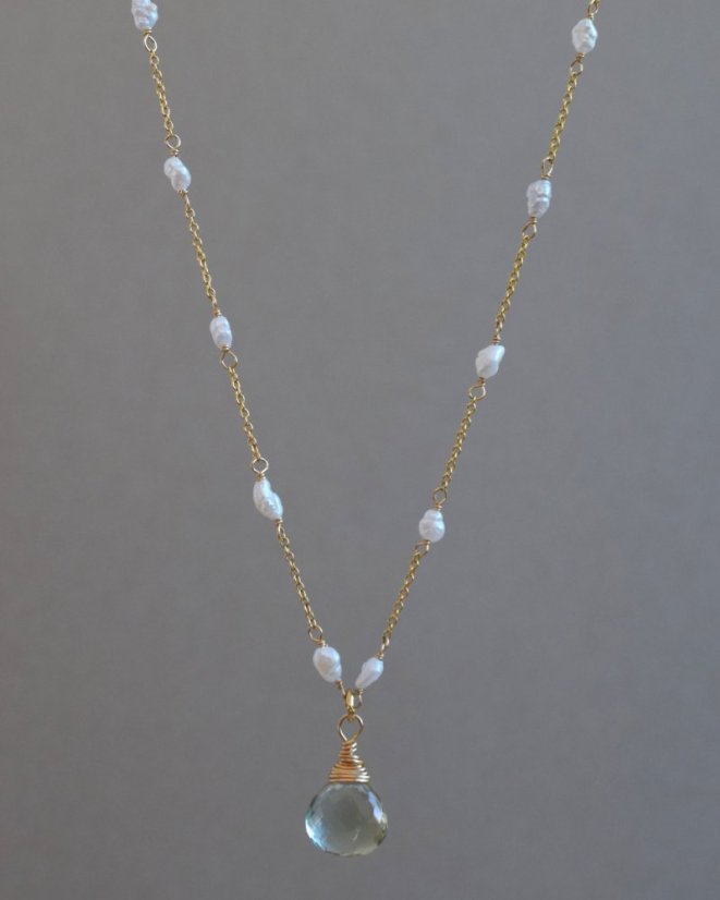 Se zeleným ametystem a perlami, náhrdelník