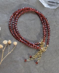 Penízkový s granátky, náramek