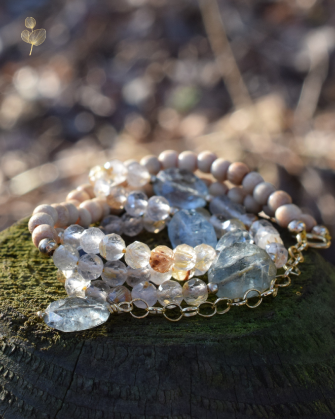 Hromničkový, moss akvamarín, rutilový křemen, dřevo, náhrdelník