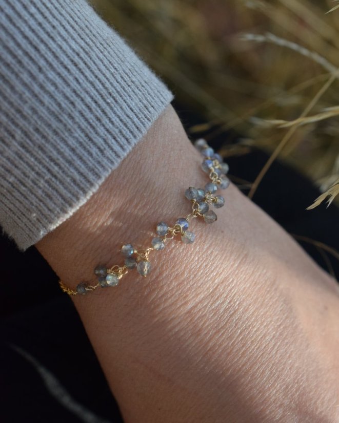 Nespoutaný s labradority, náramek