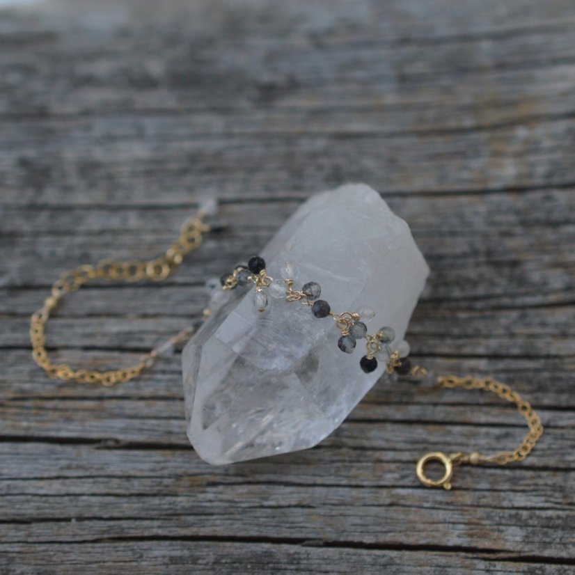 Nespoutaný s turmalínem v křišťálu