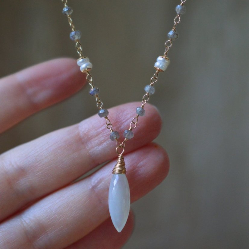 Luna bílý měsíční kámen, labradorit, perly náhrdelník