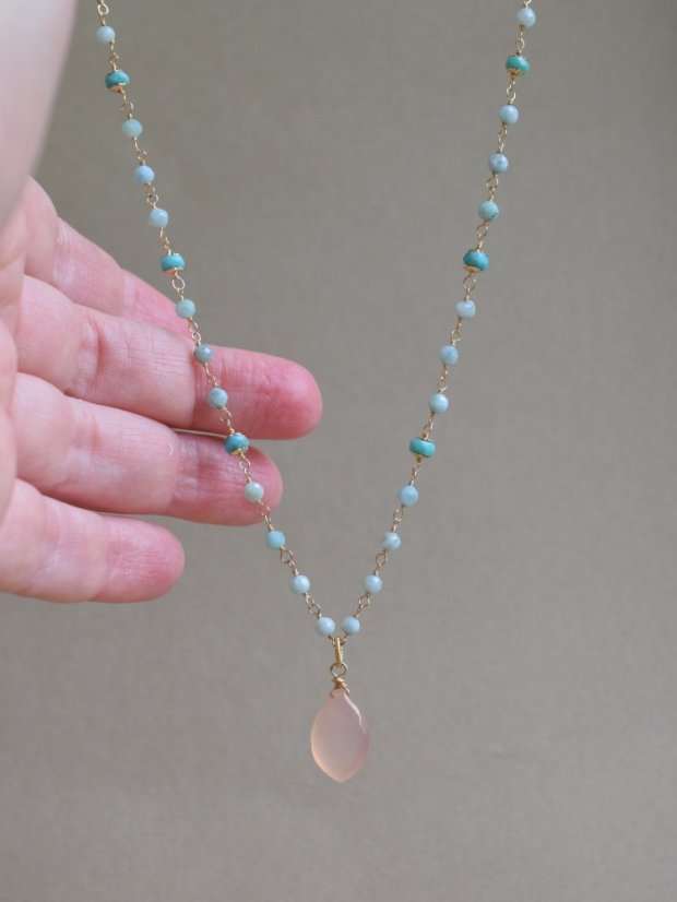 V elementu něhy...růžový chalcedon, larimar, tyrkys, náhrdelník