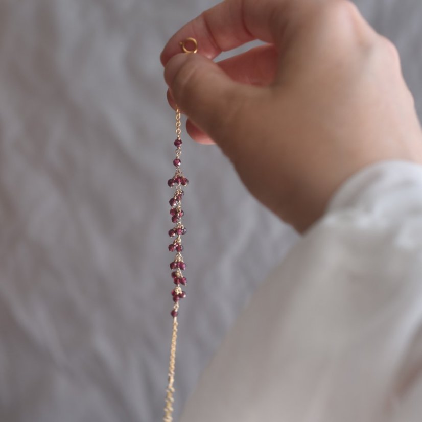 Nespoutaný s granáty rhodolite, náramek