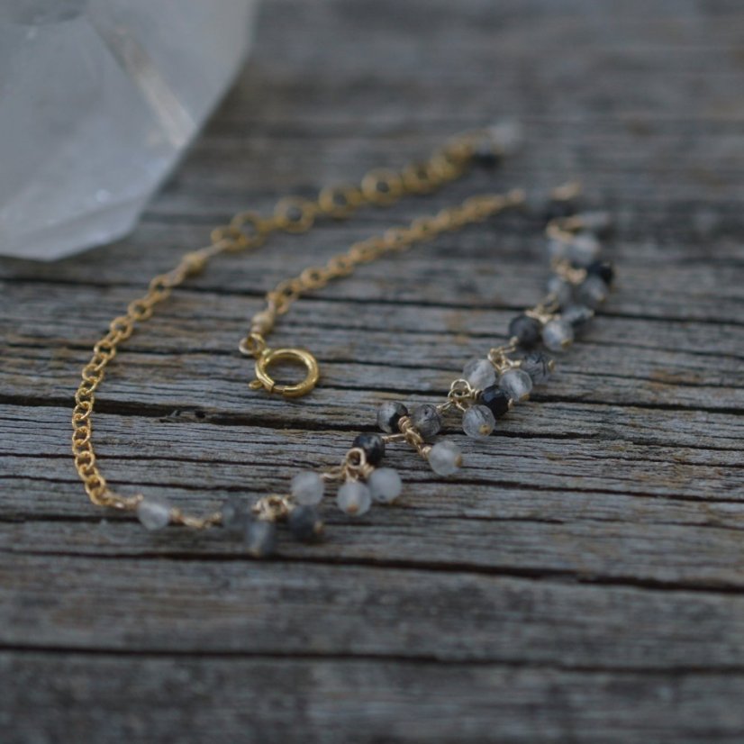 Nespoutaný s turmalínem v křišťálu