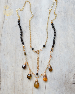 Medovění, turmalín, spinel náhrdelník