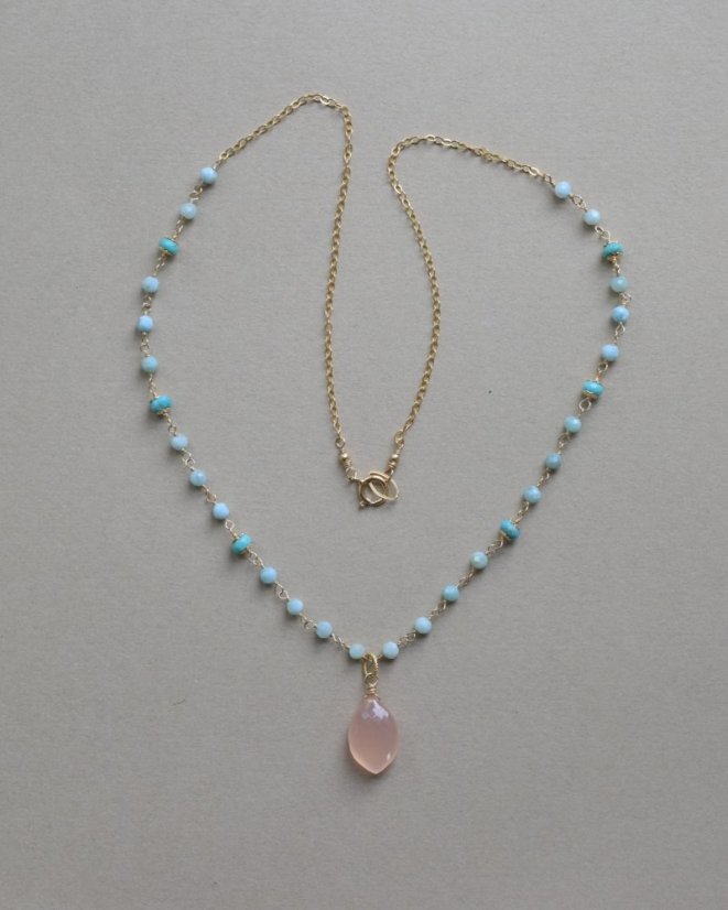 V elementu něhy...růžový chalcedon, larimar, tyrkys, náhrdelník