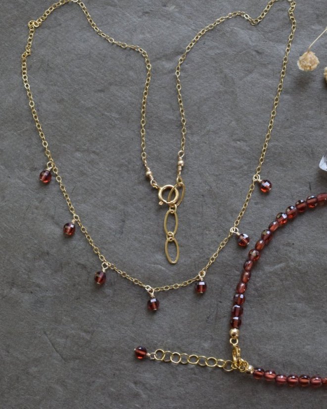 Penízkový s granátky, náhrdelník