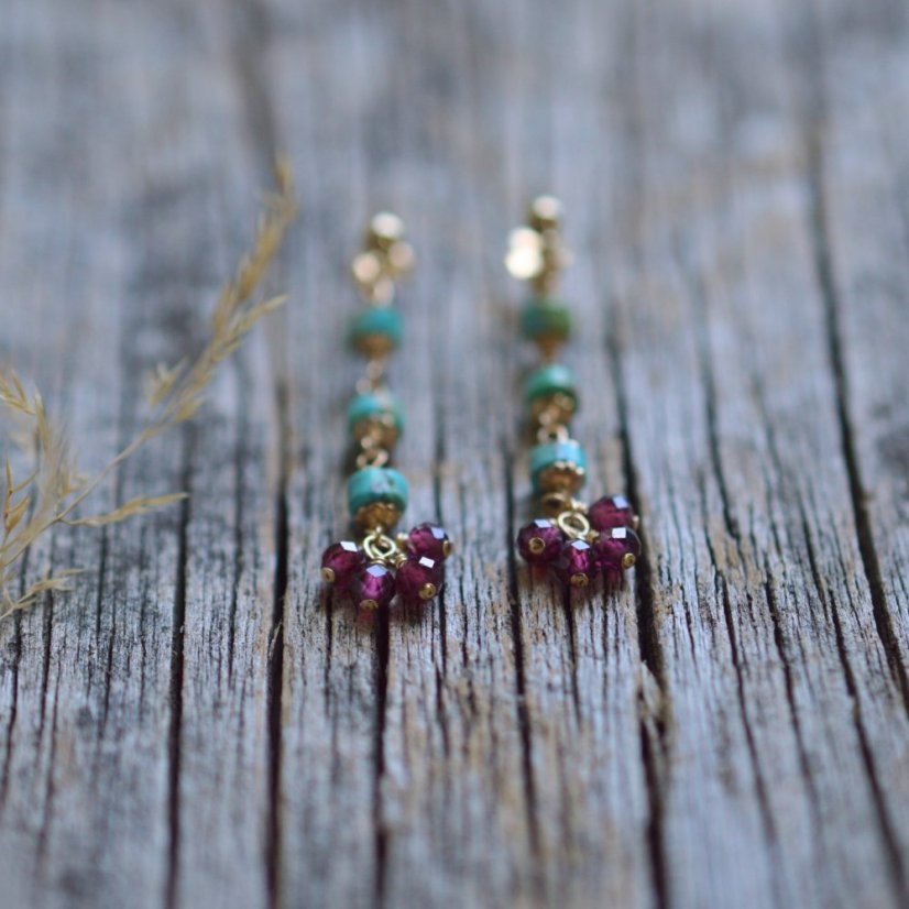 Příběhy z cest, náušnice tyrkys, granát