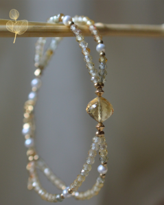 Světlem protkaný, náramek zirkon, perla