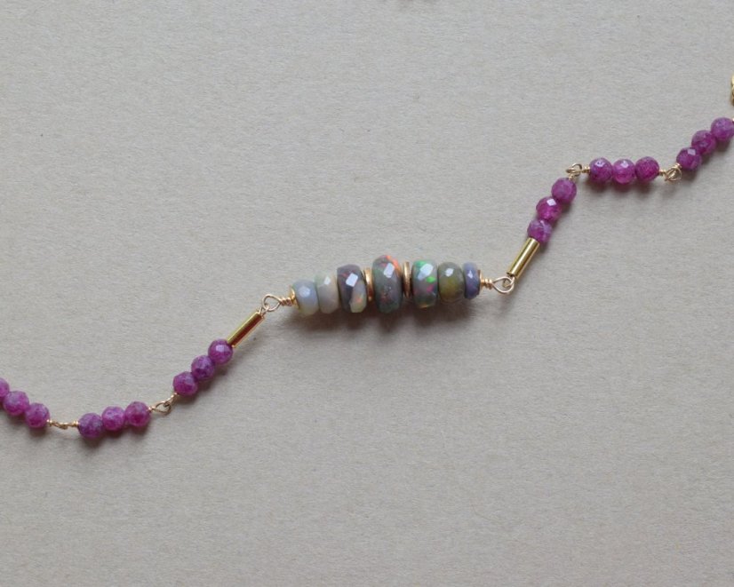 Lávky s etiopskými opály a rubíny, náhrdelník