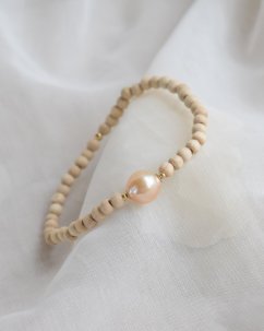 Moje esence, dřevěný s barokní perlou, náramek