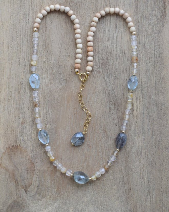 Hromničkový, moss akvamarín, rutilový křemen, dřevo, náhrdelník