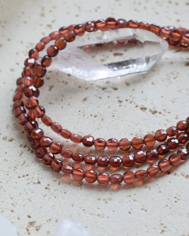 Penízkový s granátky, náramek