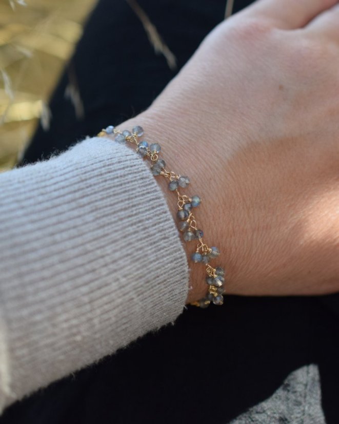 Nespoutaný s labradority, náramek