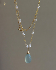 Náhrdelník se zeleným chalcedonem, gold filled. 