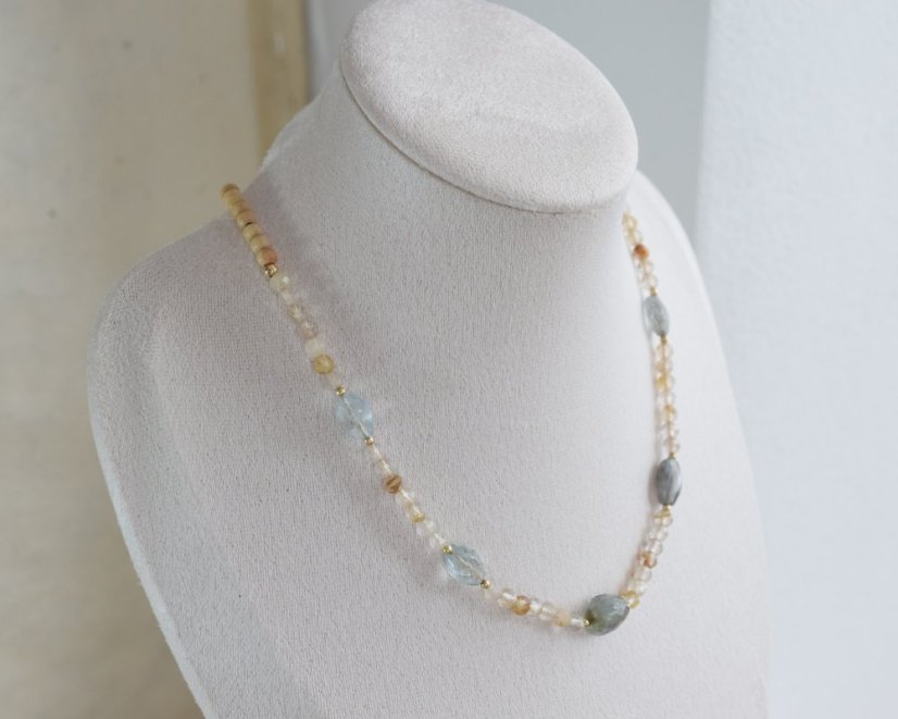 Hromničkový, moss akvamarín, rutilový křemen, dřevo, náhrdelník