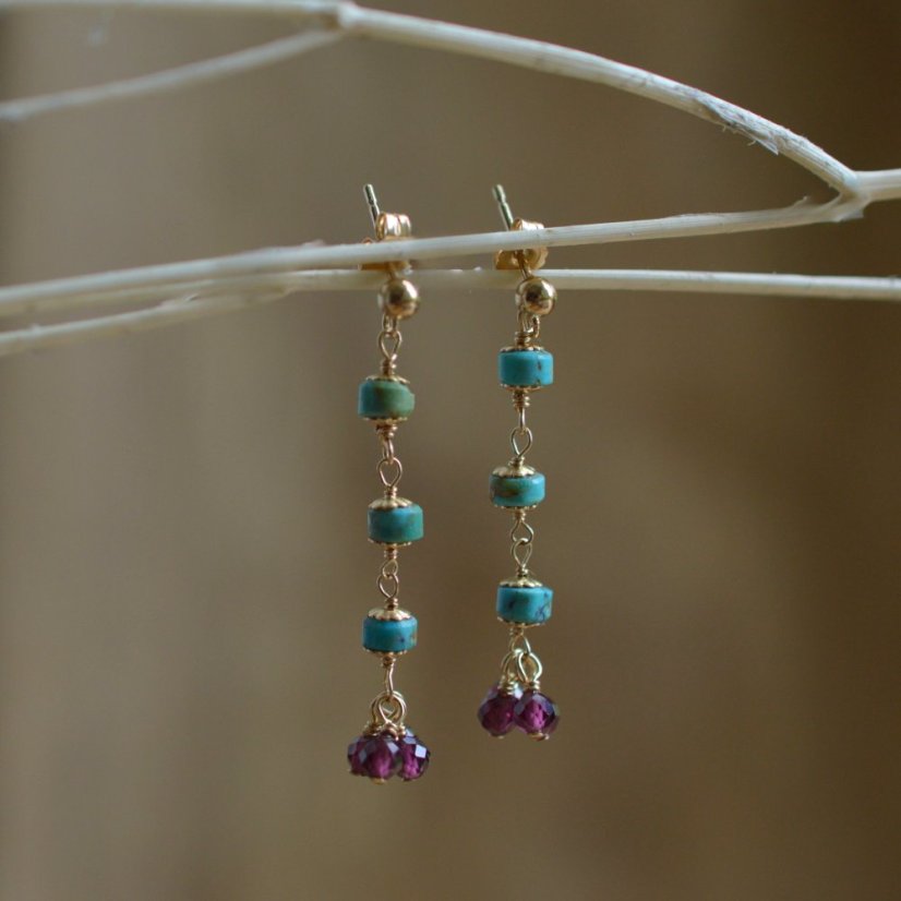 Příběhy z cest, náušnice tyrkys, granát