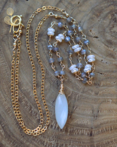 Luna bílý měsíční kámen, labradorit, perly náhrdelník