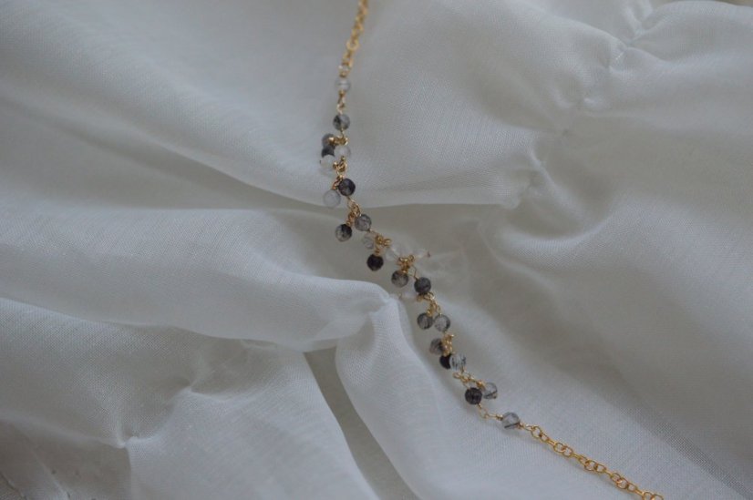 Nespoutaný s turmalínem v křišťálu